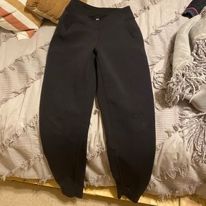black lululemon joggers